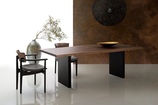 PREMIUM TABLE & CHIC CHAIR